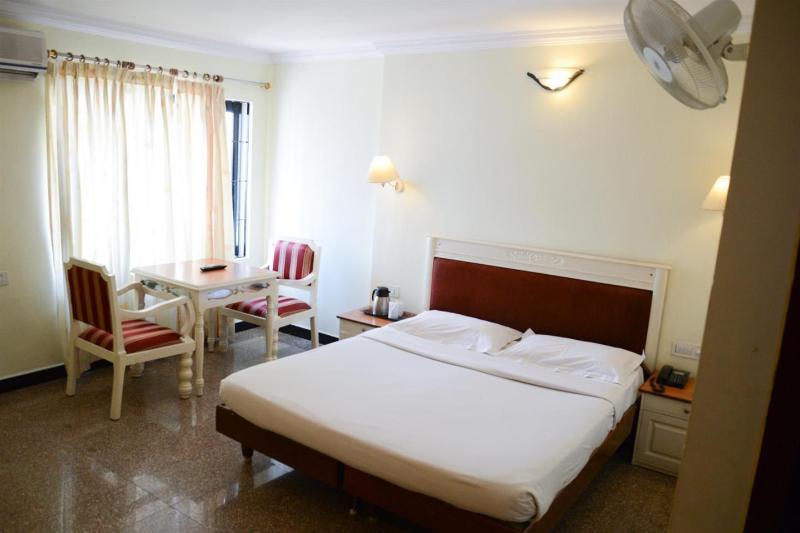 Hotel Excellency Kochi Exterior foto