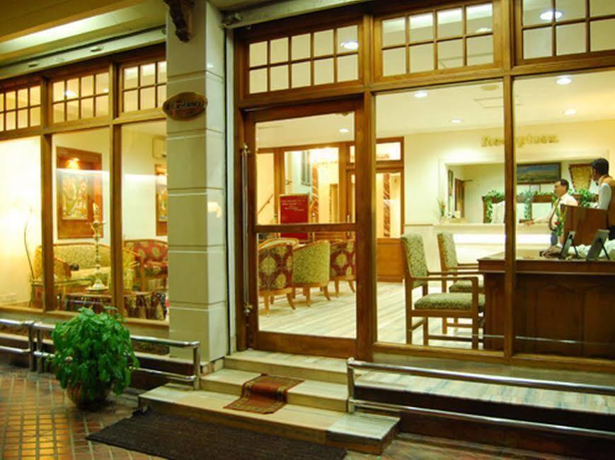 Hotel Excellency Kochi Exterior foto