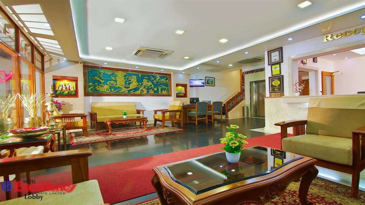 Hotel Excellency Kochi Exterior foto