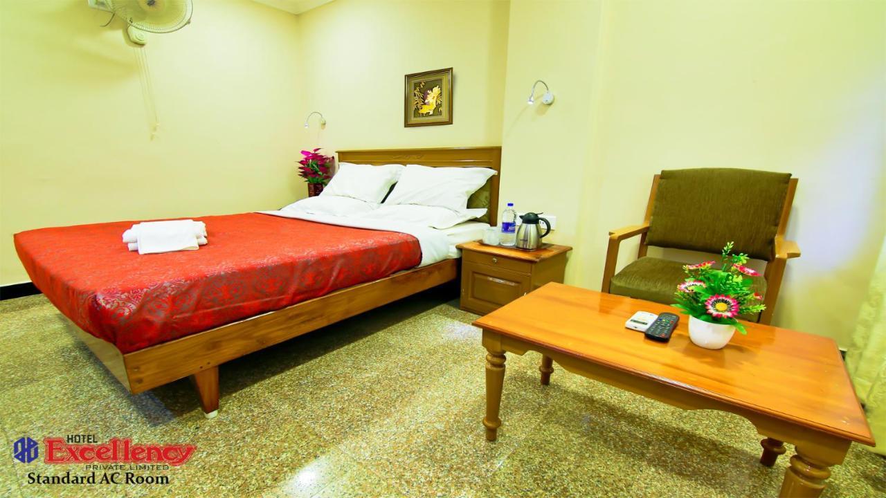 Hotel Excellency Kochi Exterior foto