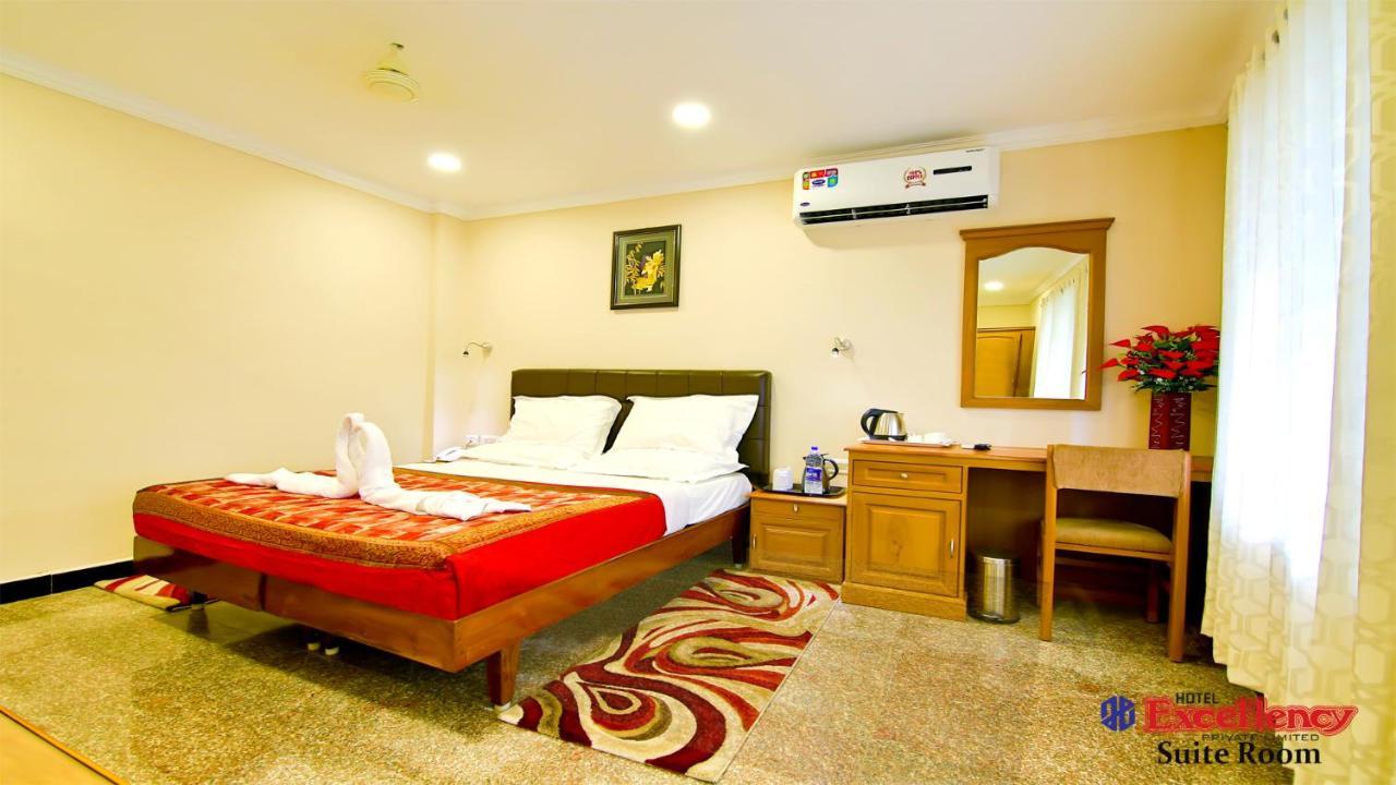 Hotel Excellency Kochi Exterior foto